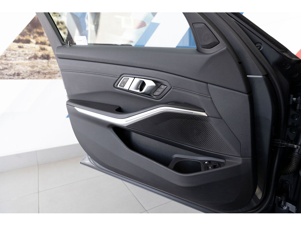 2021 BMW 330e xDrive, Vancouver, Cash