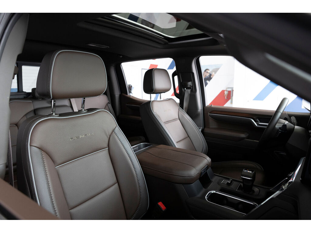 2025 GMC Sierra 1500 Denali, Vancouver, Cash