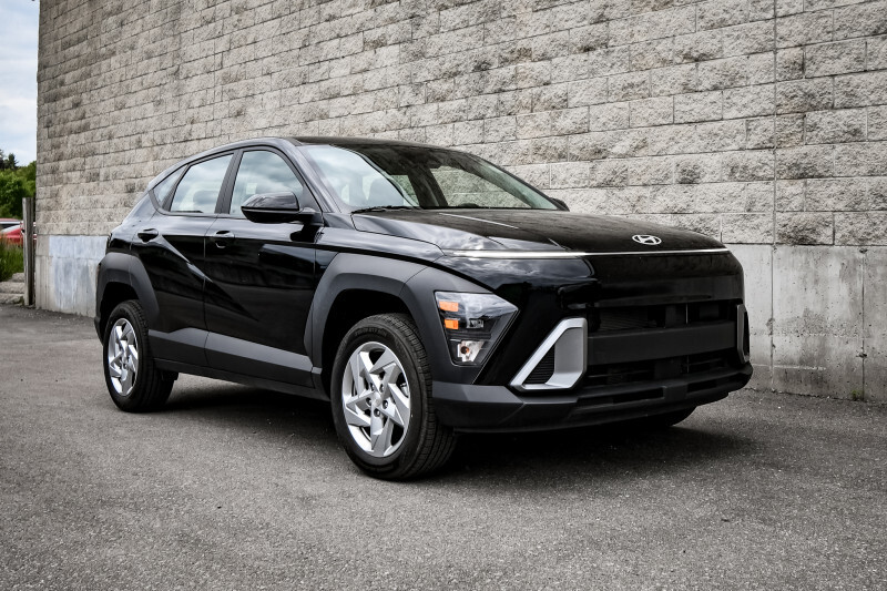 2024 Hyundai Kona ESSENTIAL  • LOW MILEAGE • HEATED SEATS 