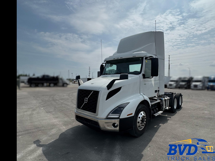 2023 Volvo Day Cab 