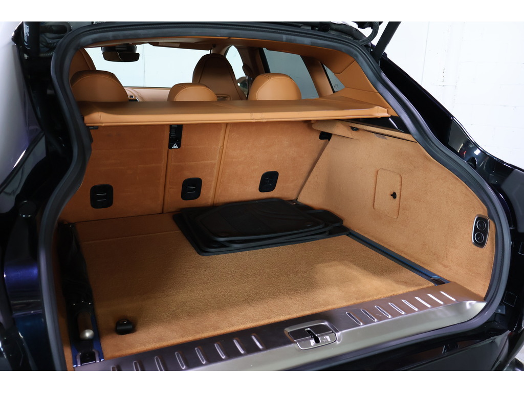 2021 Aston Martin DBX AWD, Toronto, Cash