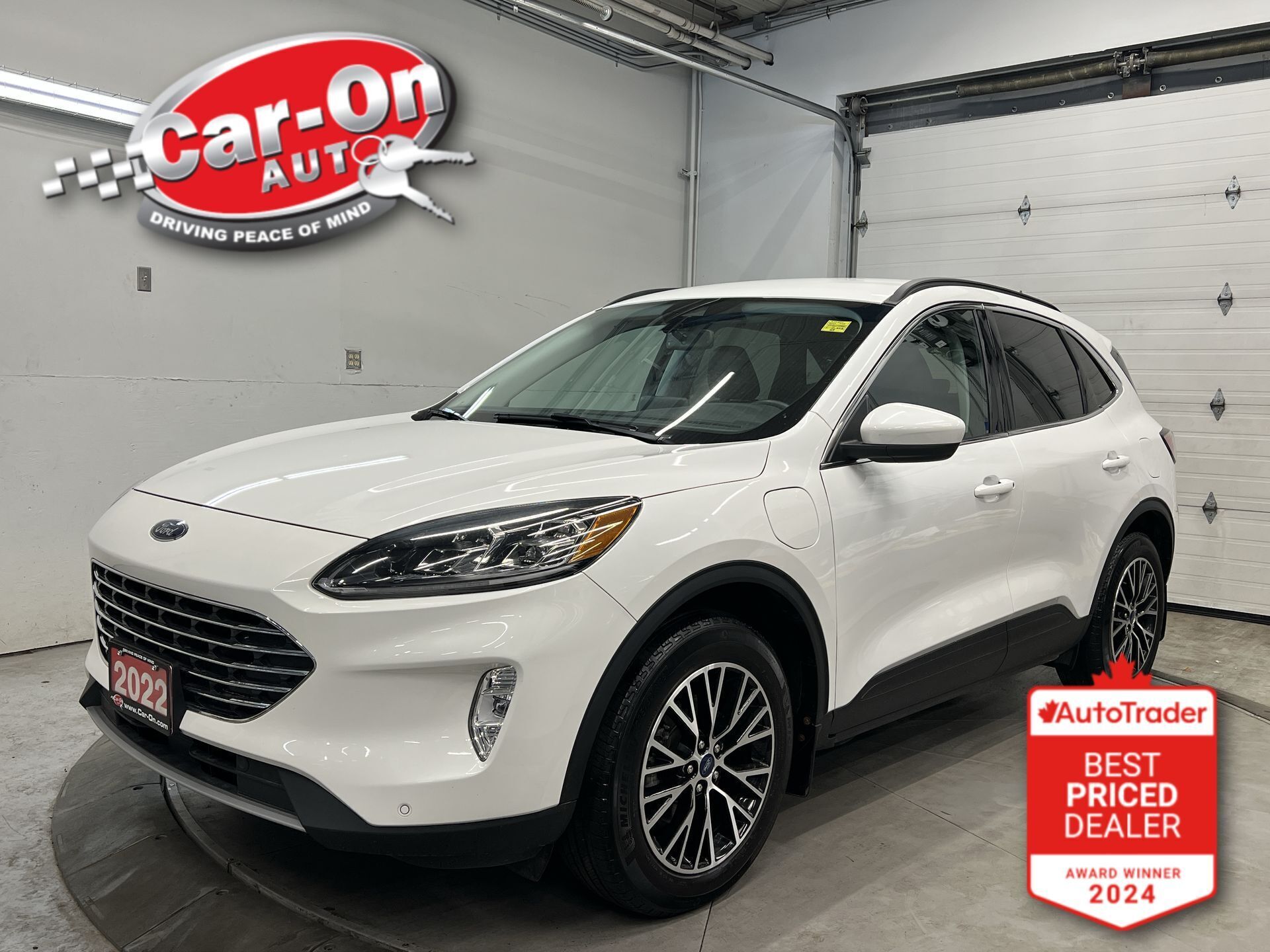 2022 Ford Escape TITANIUM| PLUG-IN HYBRID| LEATHER| HTD SEATS| NAV