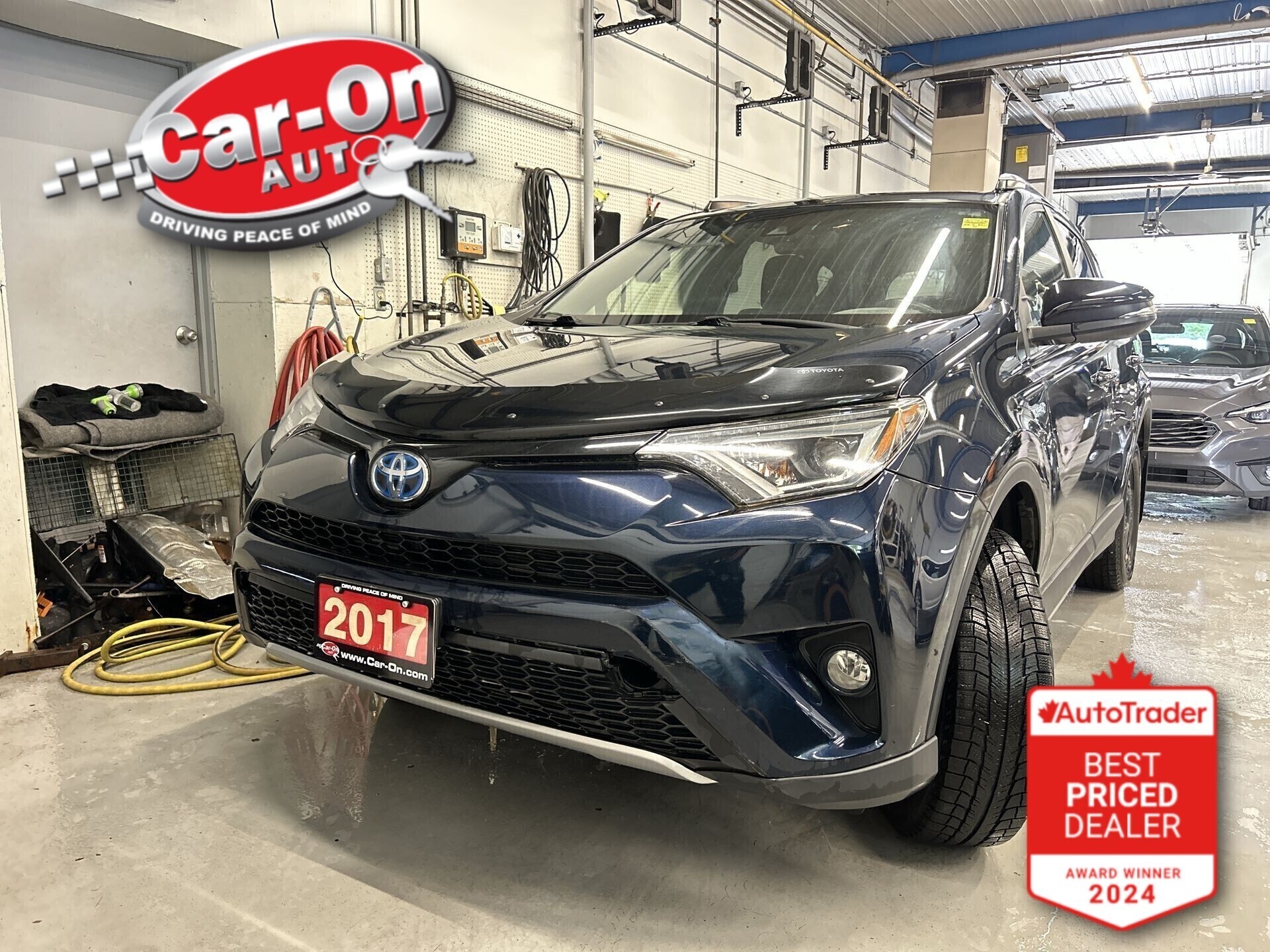 2017 Toyota RAV4 Hybrid SE AWD| ONLY 27,000KMS| HTD LEATHER| SUNROOF| NAV