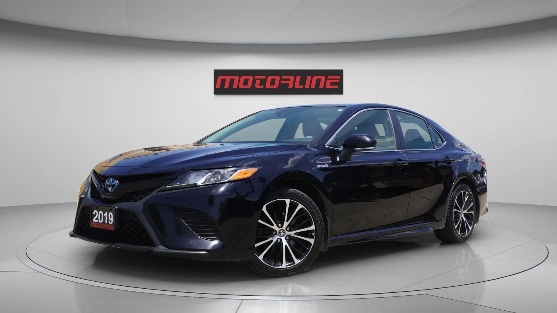 2019 Toyota Camry Hybrid SE