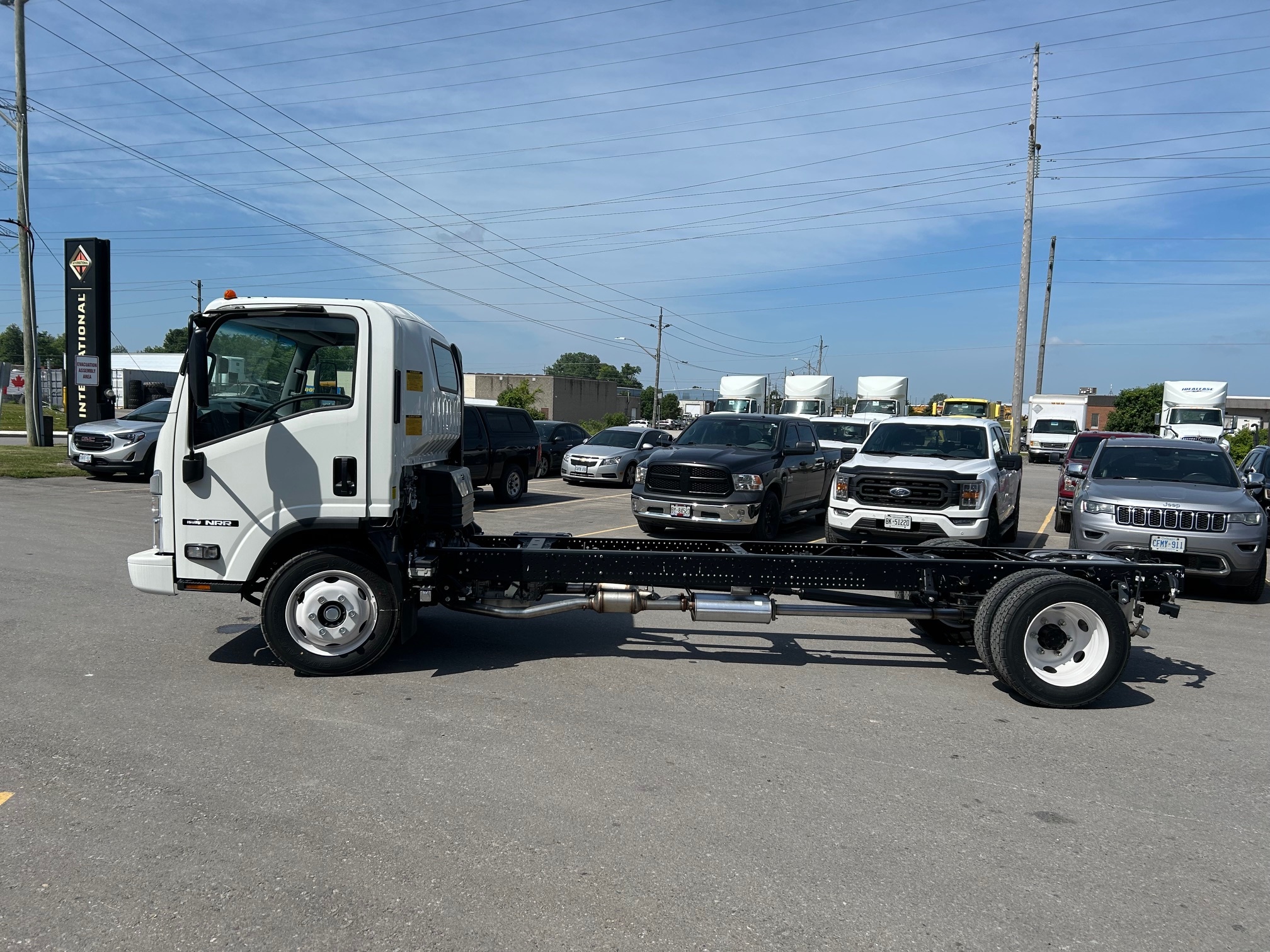 2025 Isuzu NRR GAS 1U4