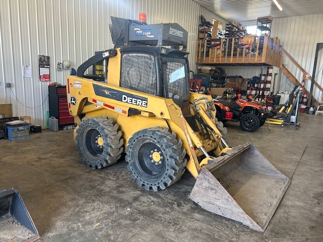 2008 Deere 332 