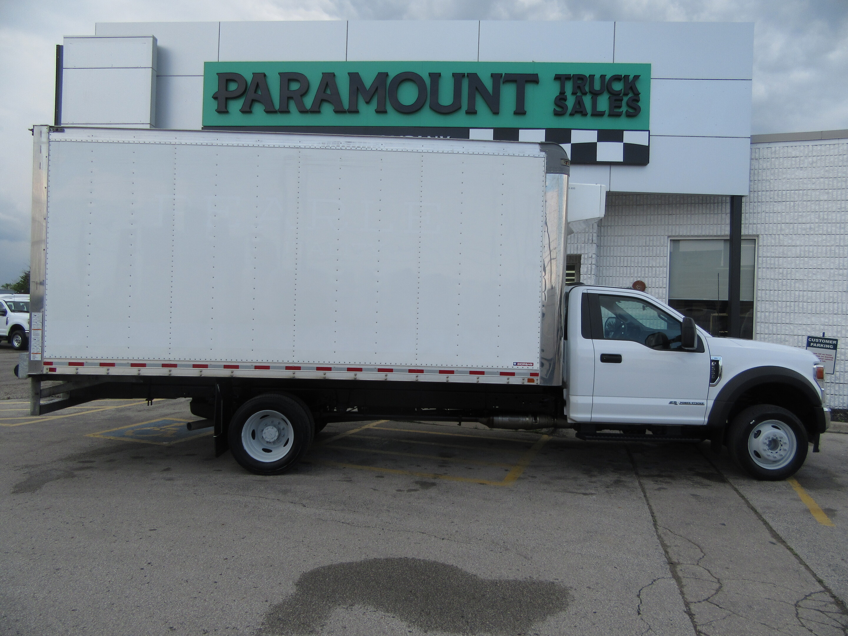2024 Ford Super Duty F-550 DIESEL 4X4 REG CAB 16FT WITH NEW REEFER SYSTEM