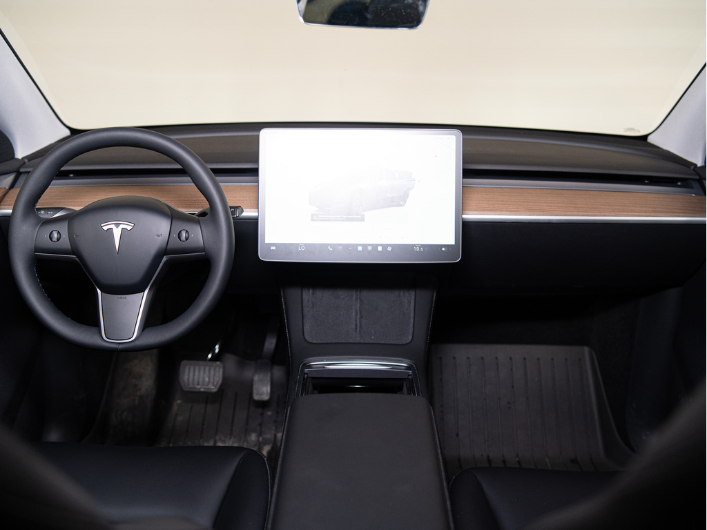 2024 Tesla Model Y Long Range, Toronto, Cash