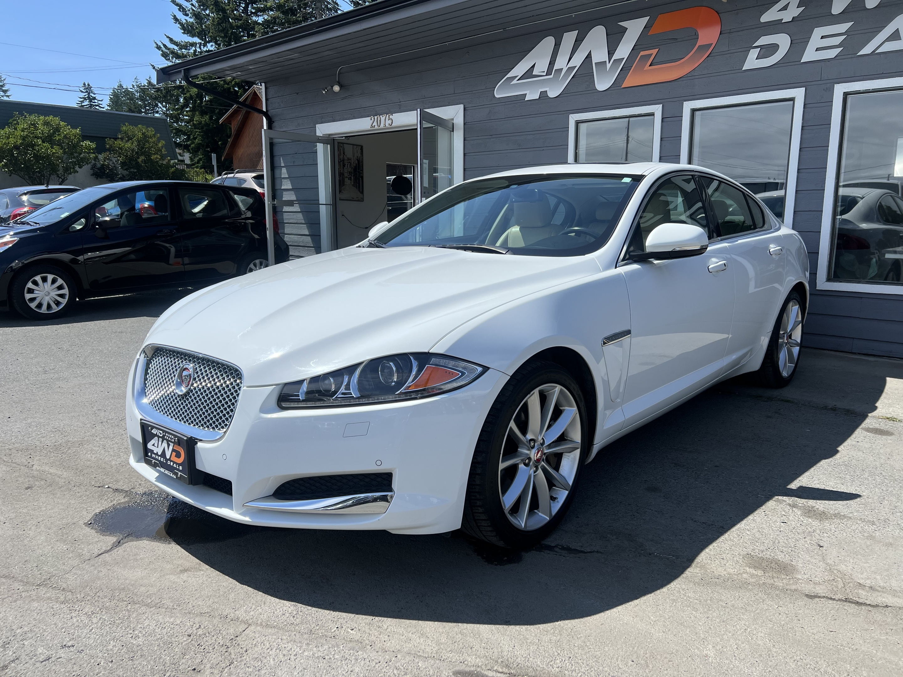 2014 Jaguar XF 4dr Sdn V6 AWD