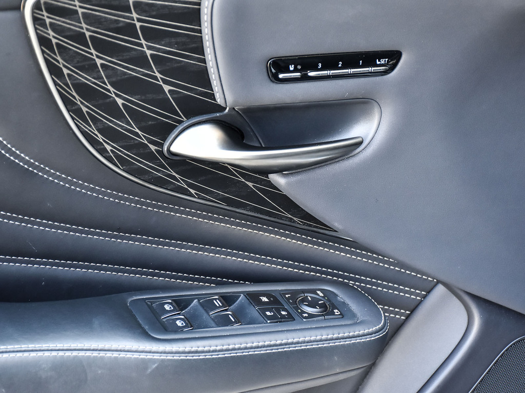 2022 Lexus LS 500h 500h, Toronto, Cash