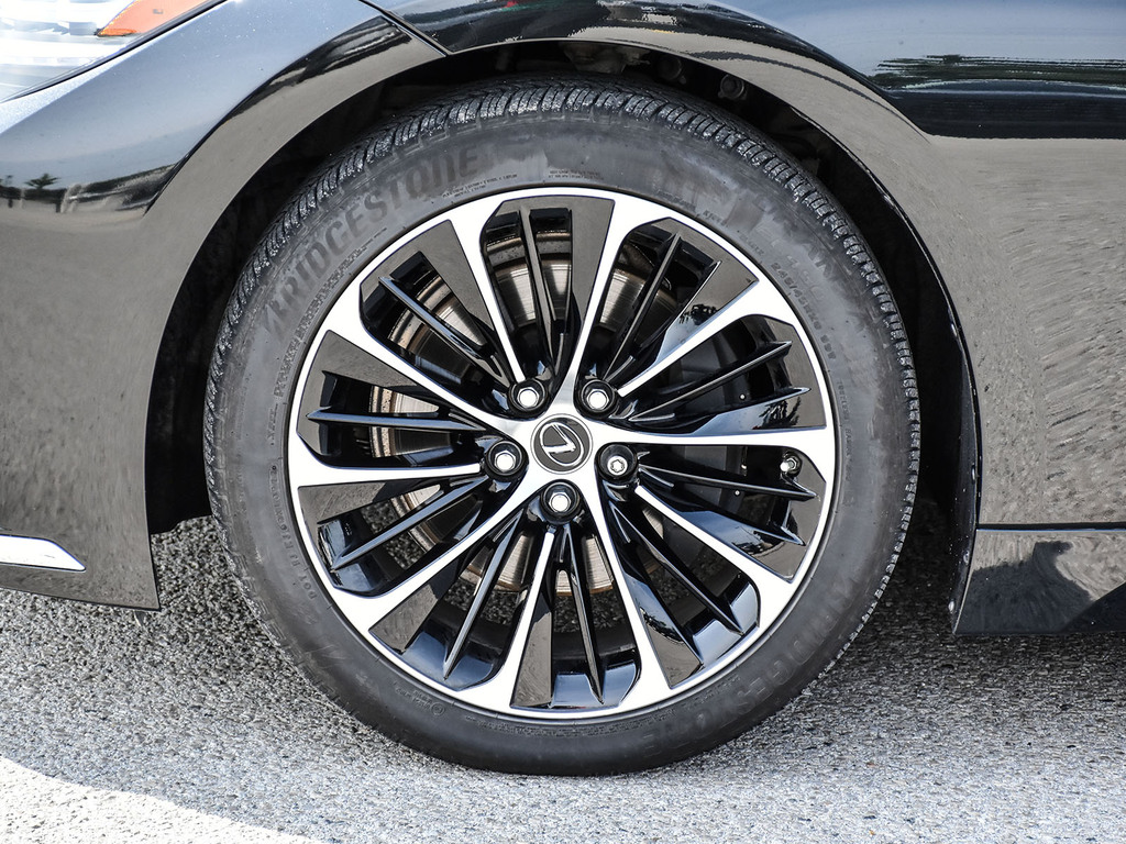 2022 Lexus LS 500h 500h, Toronto, Cash