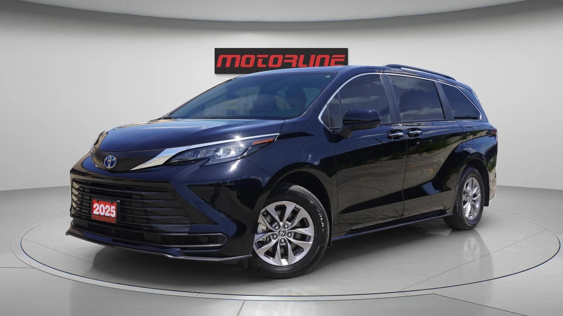 2025 Toyota Sienna 8 Passenger