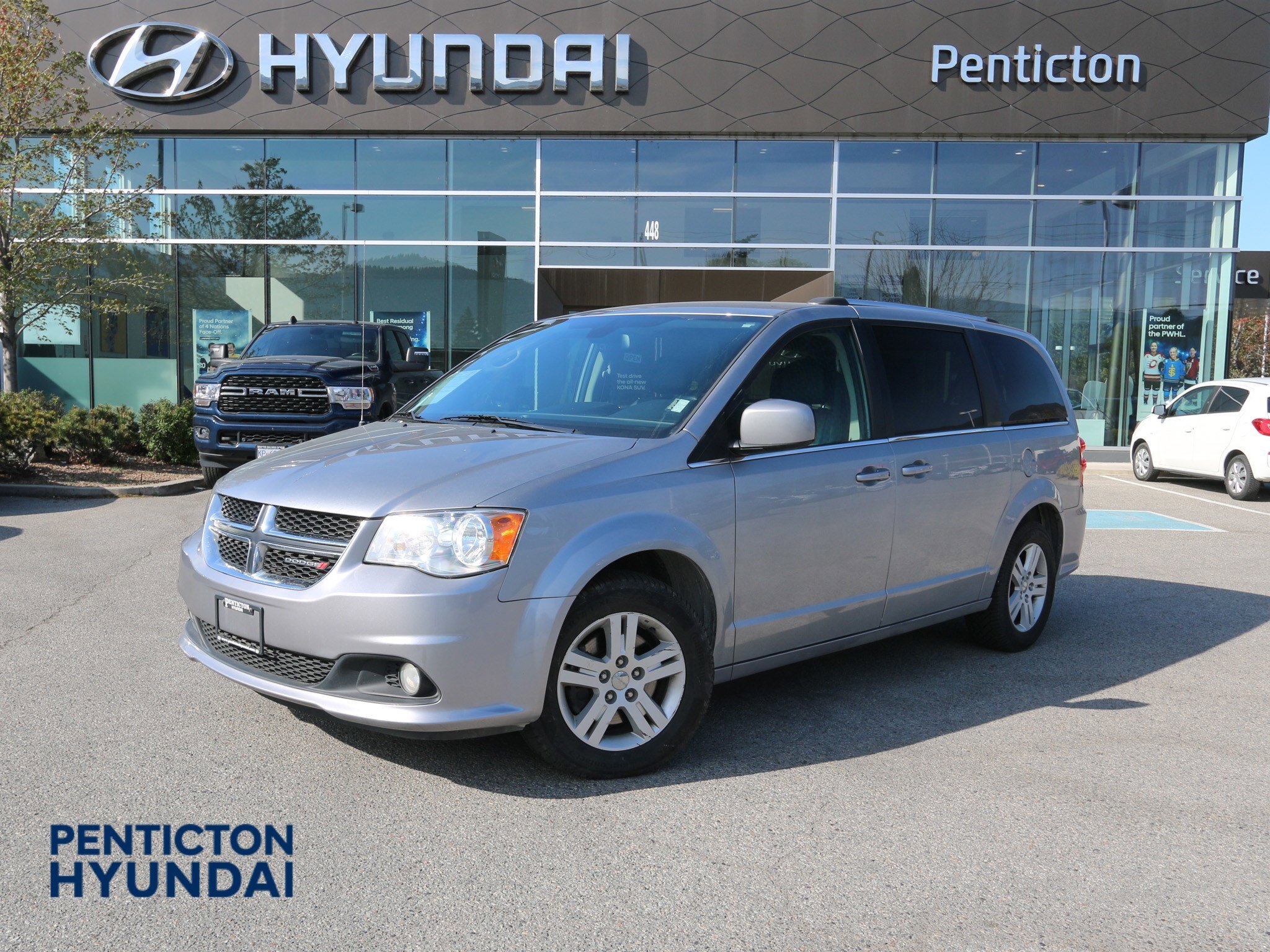 2019 Dodge Grand Caravan Crew Plus | REAR PASSENGER ENTERTAINMENT SYSTEM | 