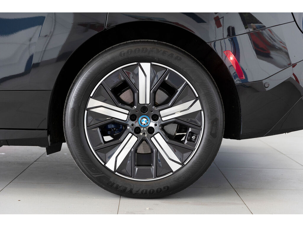 2025 BMW iX xDrive40, Vancouver, Cash