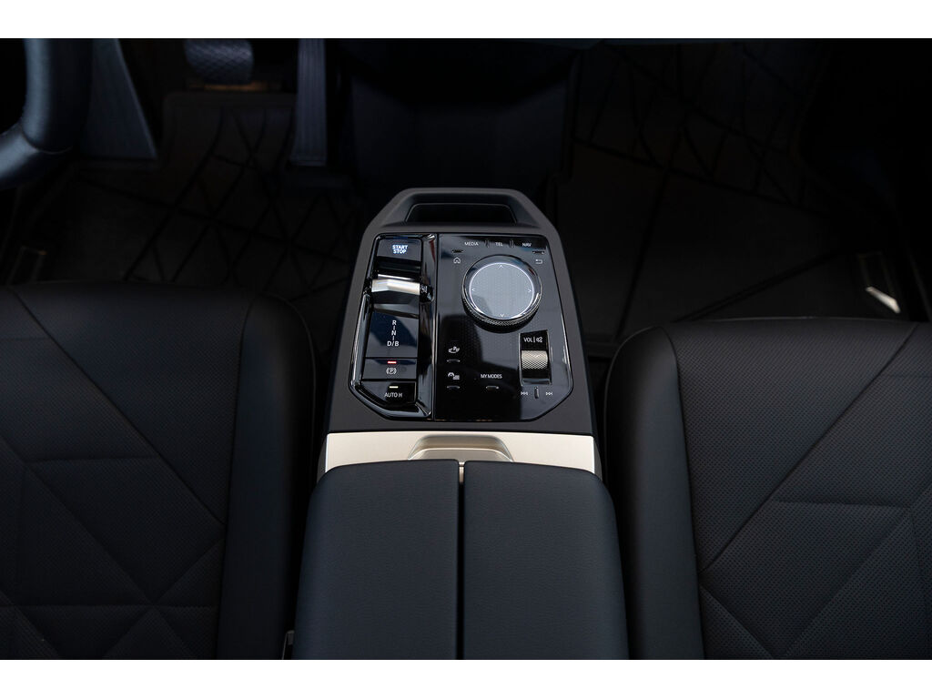2025 BMW iX xDrive40, Vancouver, Cash