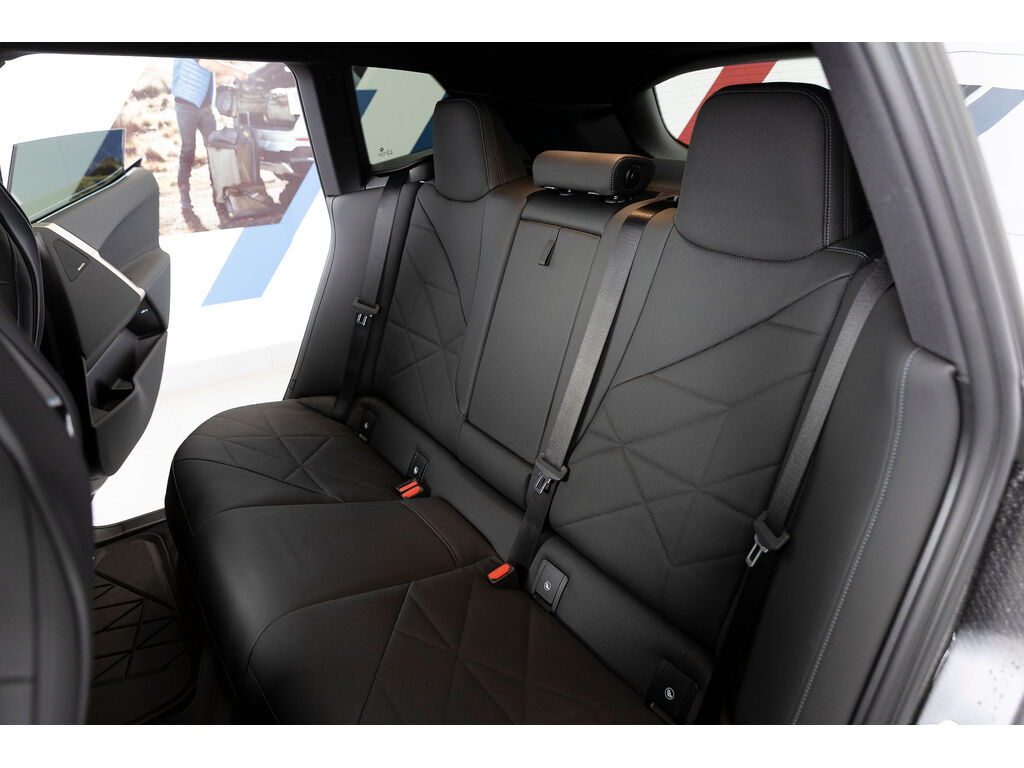 2025 BMW iX xDrive40, Vancouver, Cash