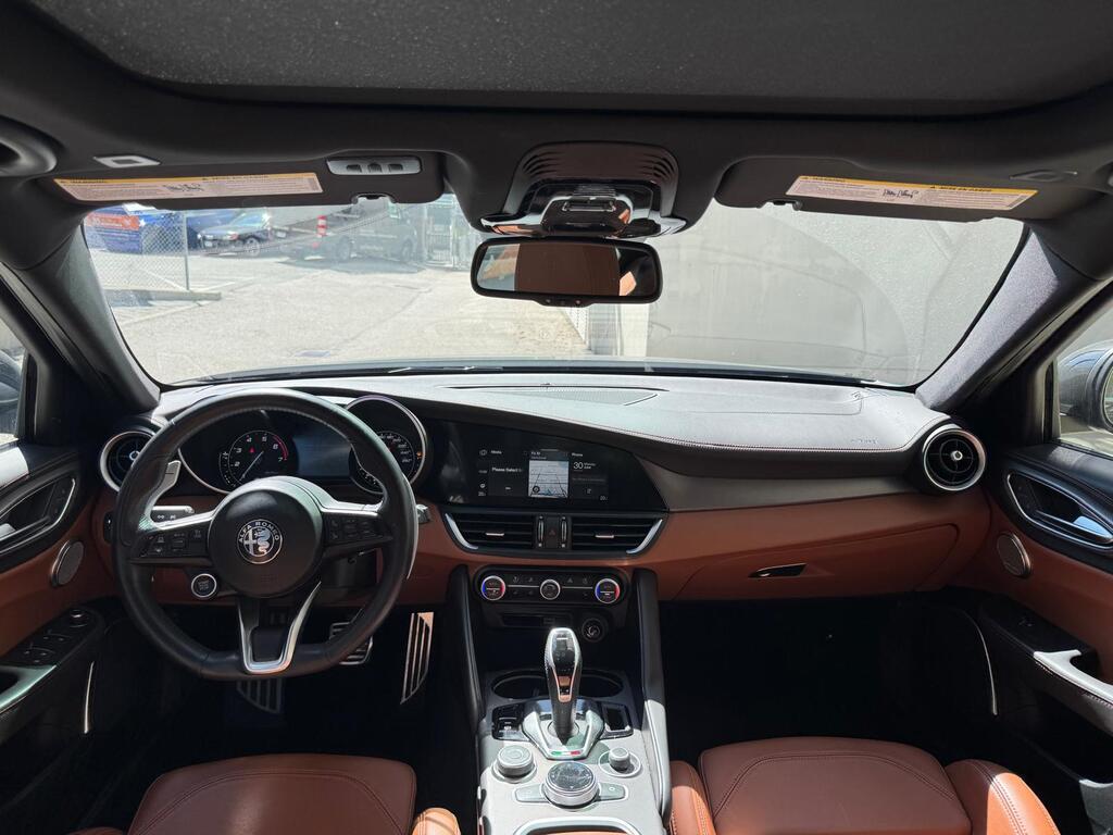 2021 Alfa Romeo Giulia Ti Sport AWD, Vancouver, Cash