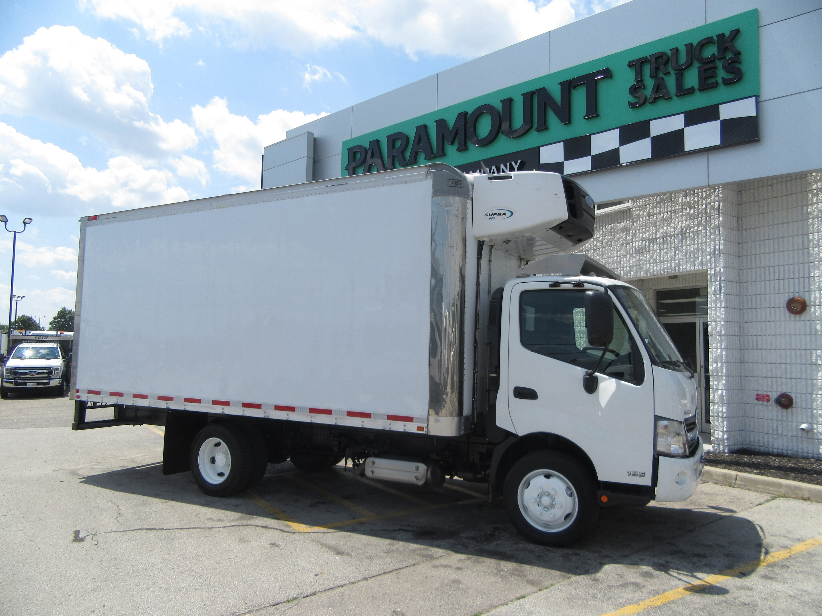 2019 Hino 195 DIESEL 18FT BOX WITH SELF CONTAINED REEFER SYSTEM