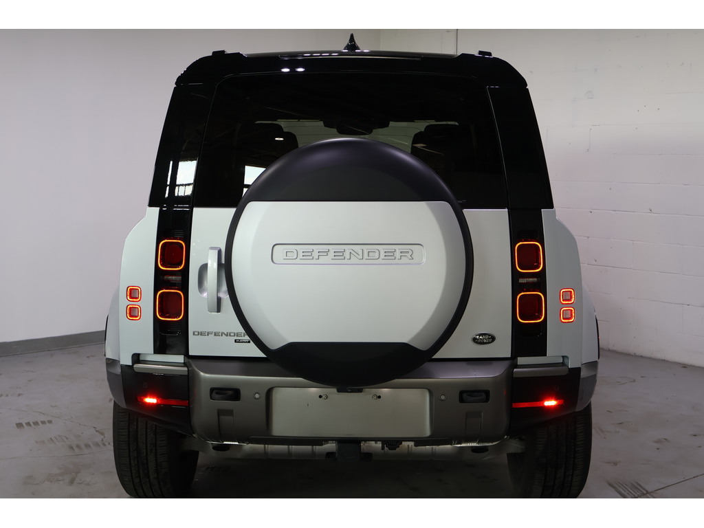2022 Land Rover Defender 110 X-Dynamic SE, Toronto, Cash