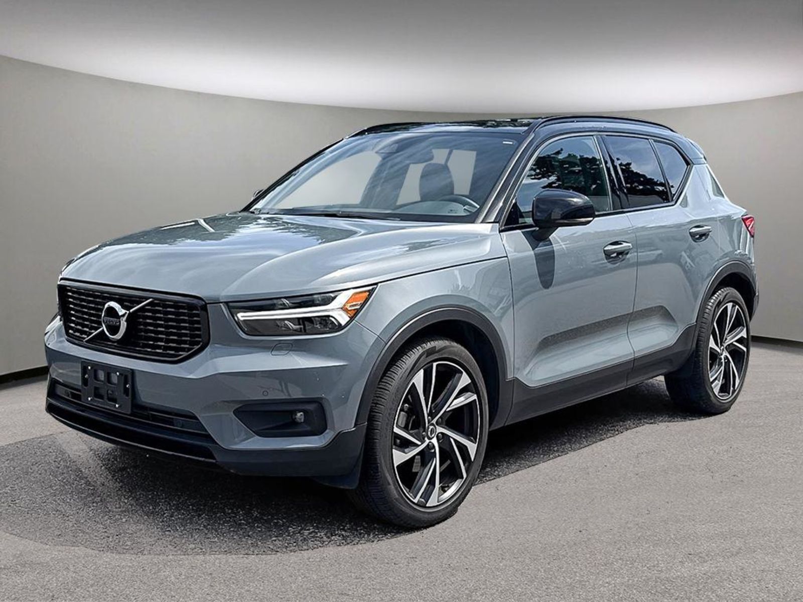 2022 Volvo XC40 R-Design