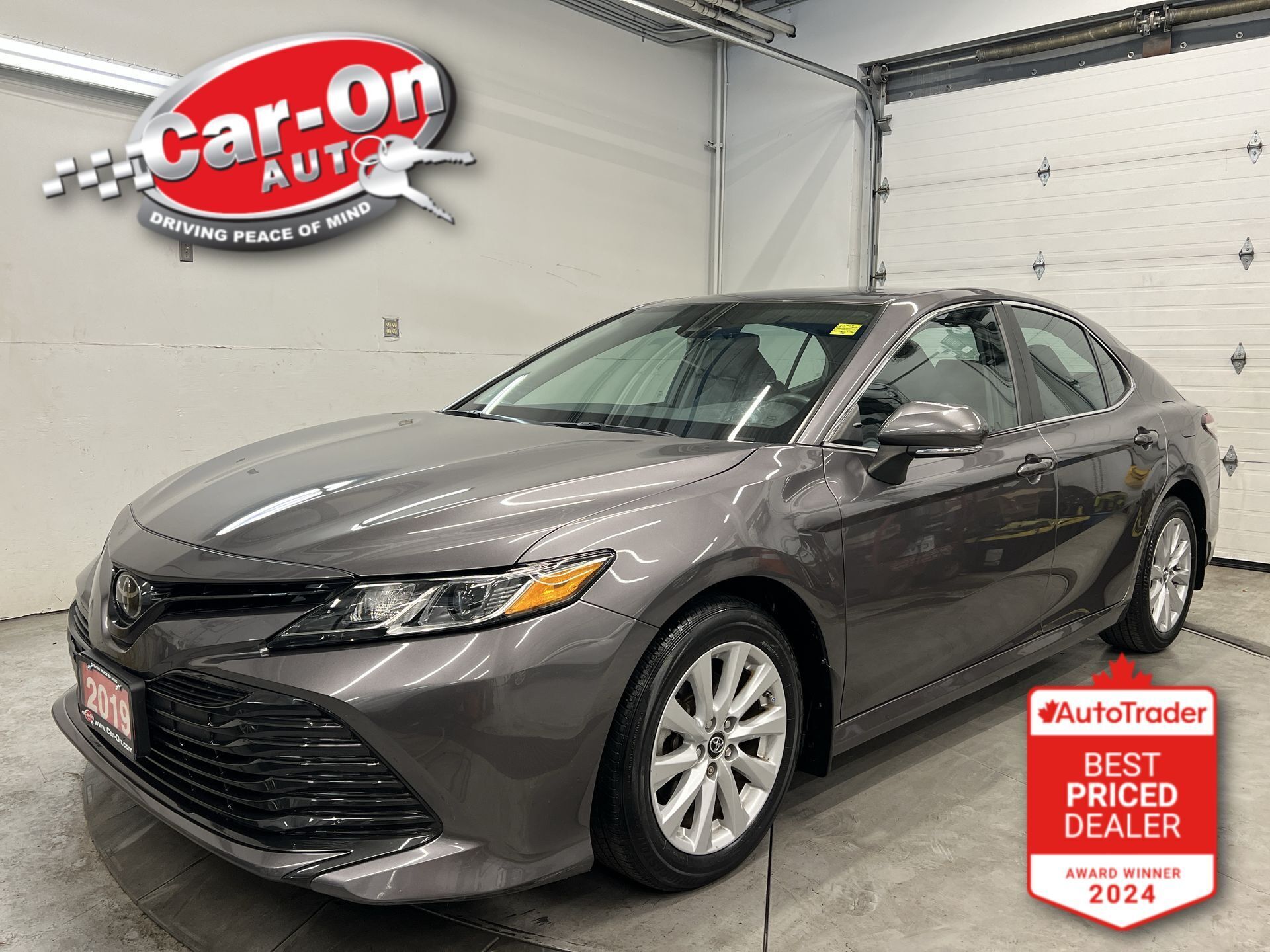 2019 Toyota Camry ONLY 27,000KMS!| HTD SEATS | CARPLAY |17IN ALLOYS
