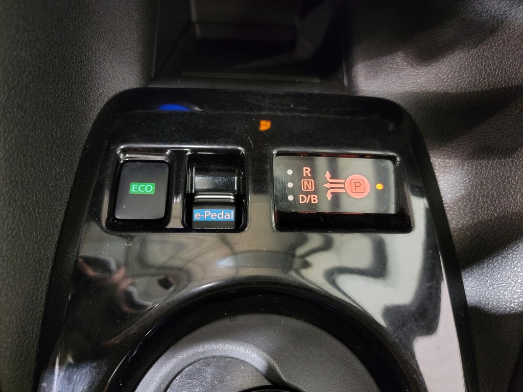Nissan LEAF 2021