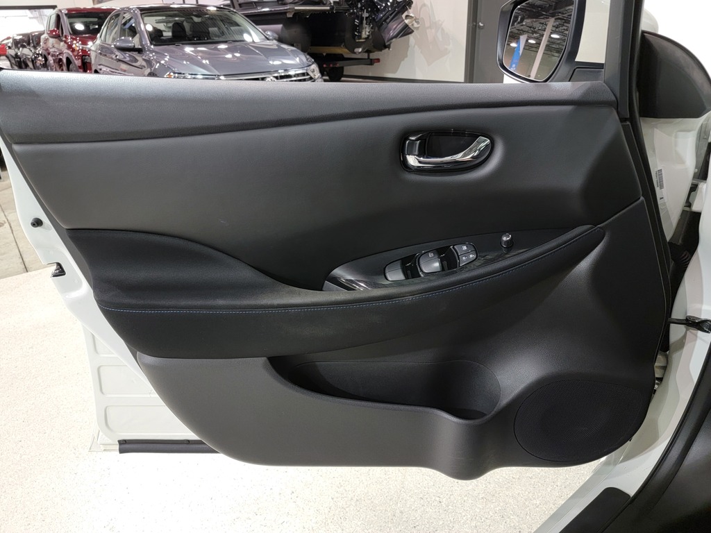 Nissan LEAF 2021