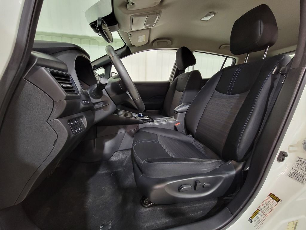 Nissan LEAF 2021