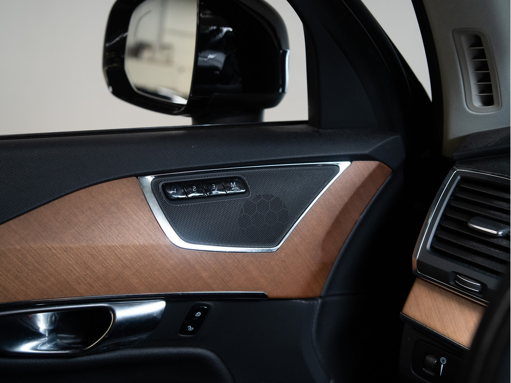 2022 Volvo XC90 T6 Momentum 7 Passenger, Toronto, Cash