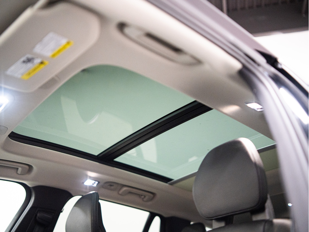 2022 Volvo XC90 T6 Momentum 7 Passenger, Toronto, Cash