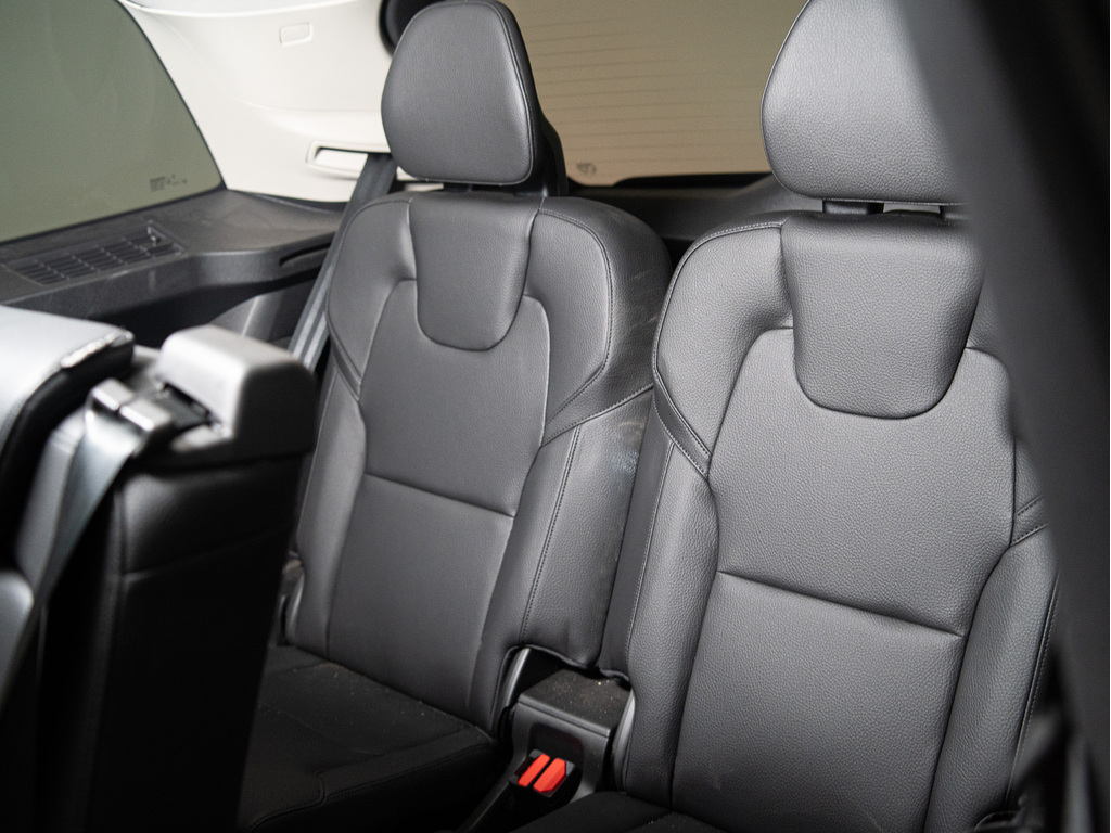 2022 Volvo XC90 T6 Momentum 7 Passenger, Toronto, Cash