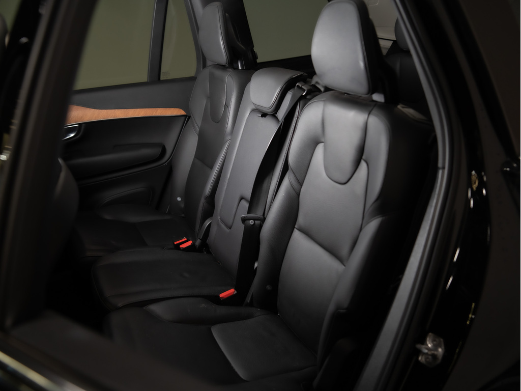 2022 Volvo XC90 T6 Momentum 7 Passenger, Toronto, Cash