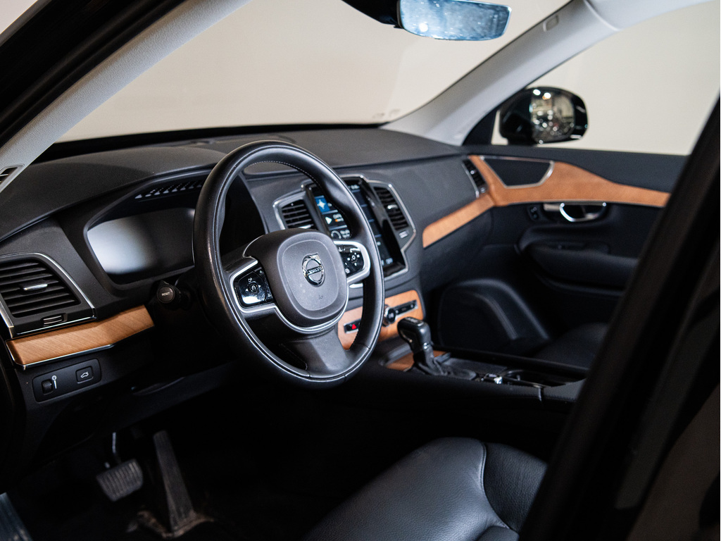 2022 Volvo XC90 T6 Momentum 7 Passenger, Toronto, Cash