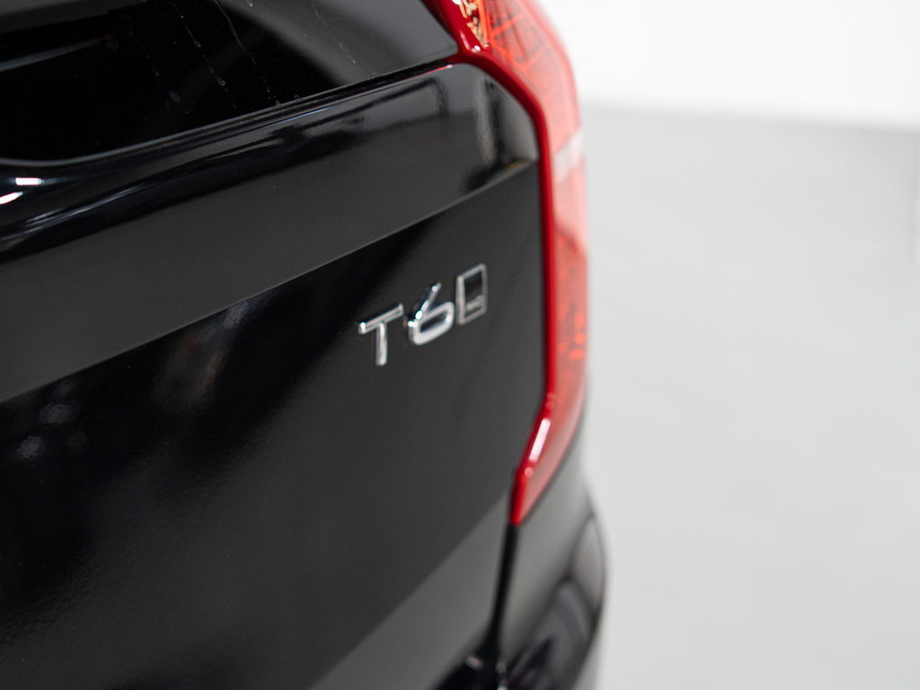 2022 Volvo XC90 T6 Momentum 7 Passenger, Toronto, Cash