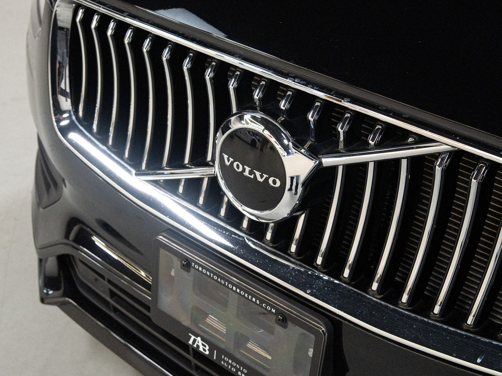 2022 Volvo XC90 T6 Momentum 7 Passenger, Toronto, Cash