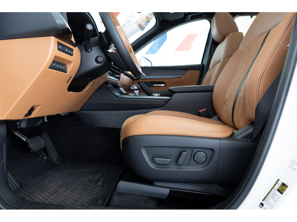 2024 Mazda CX-90 MHEV Signature, Vancouver, Cash