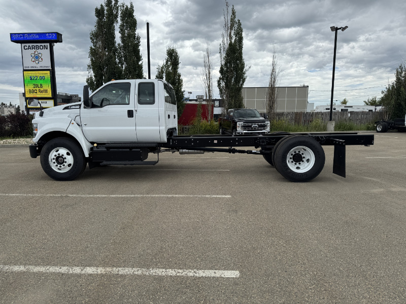 2026 Ford F-650 SUPER CAB DOCK HGT