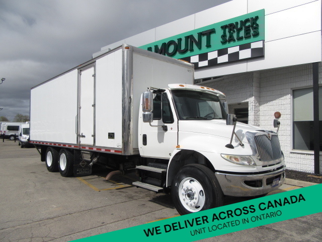 2018 International 4400 CUMMINS 4400 TANDEM 26FT BOX WITH DRILL PACKAGE