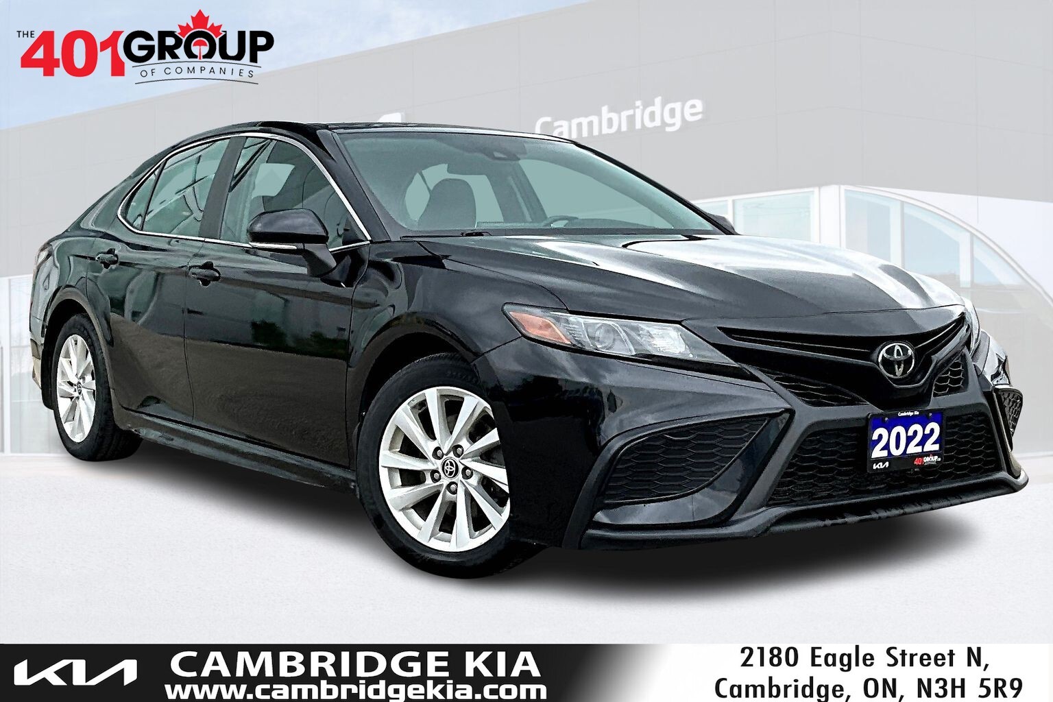 2022 Toyota Camry SE | Carplay | Back Up Camera | Leather