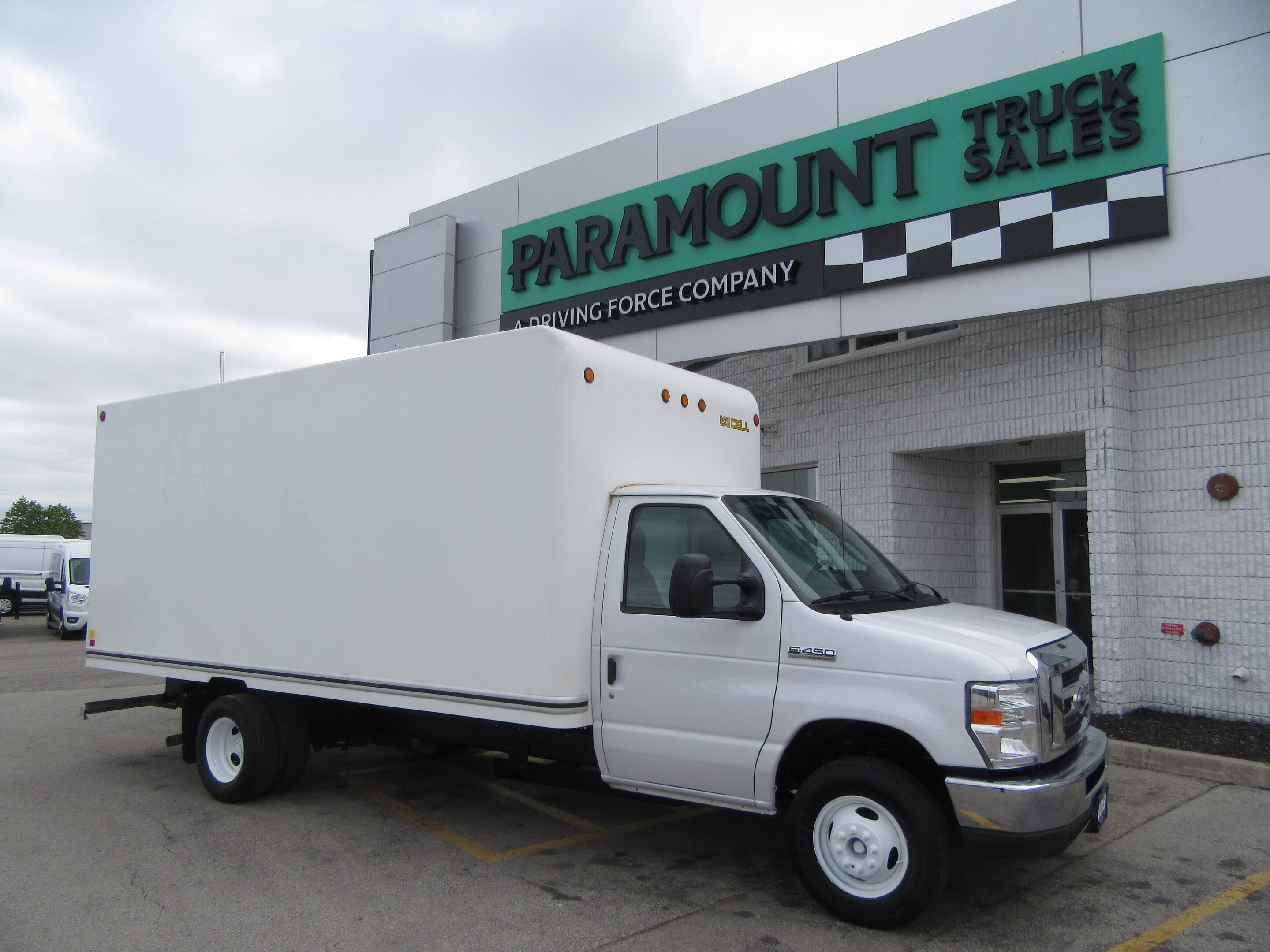 2019 Ford Super Duty E-450 DRW 16FT CUBE VAN WITH ROLLOUT RAMP