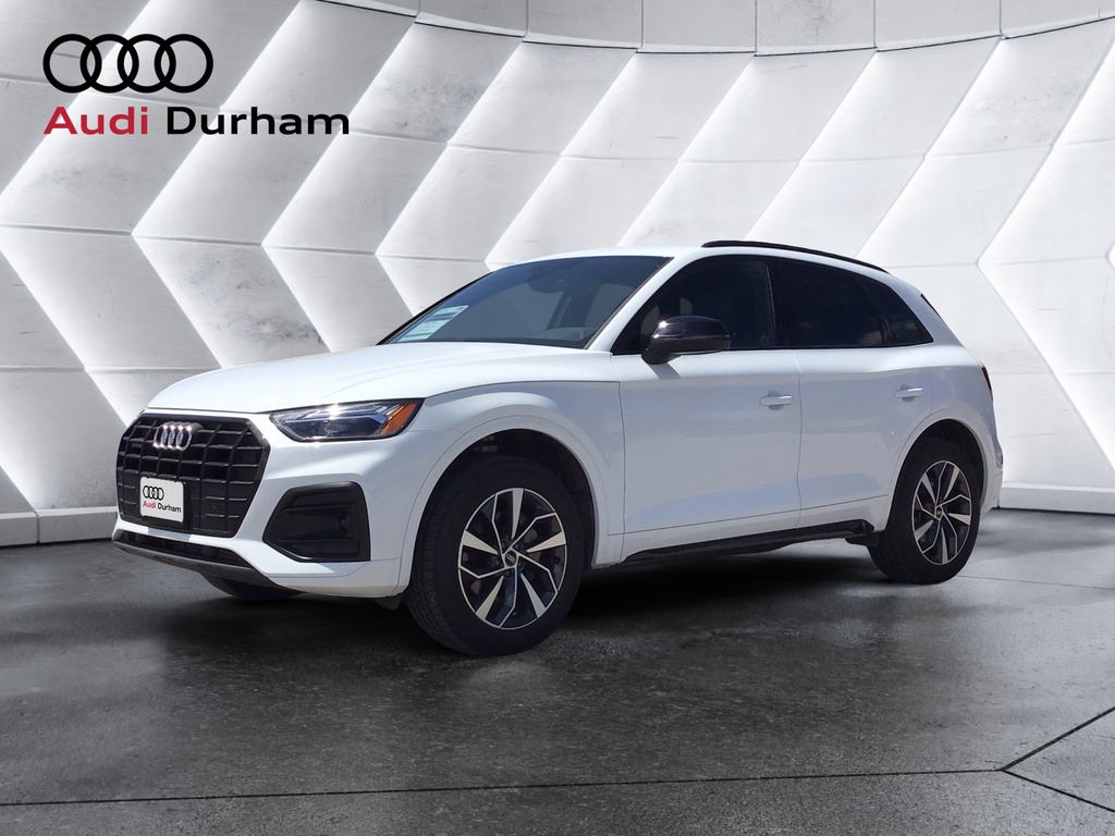 2025 Audi Q5 2.0T Komfort + Blk Pkg | CarPlay | AWD