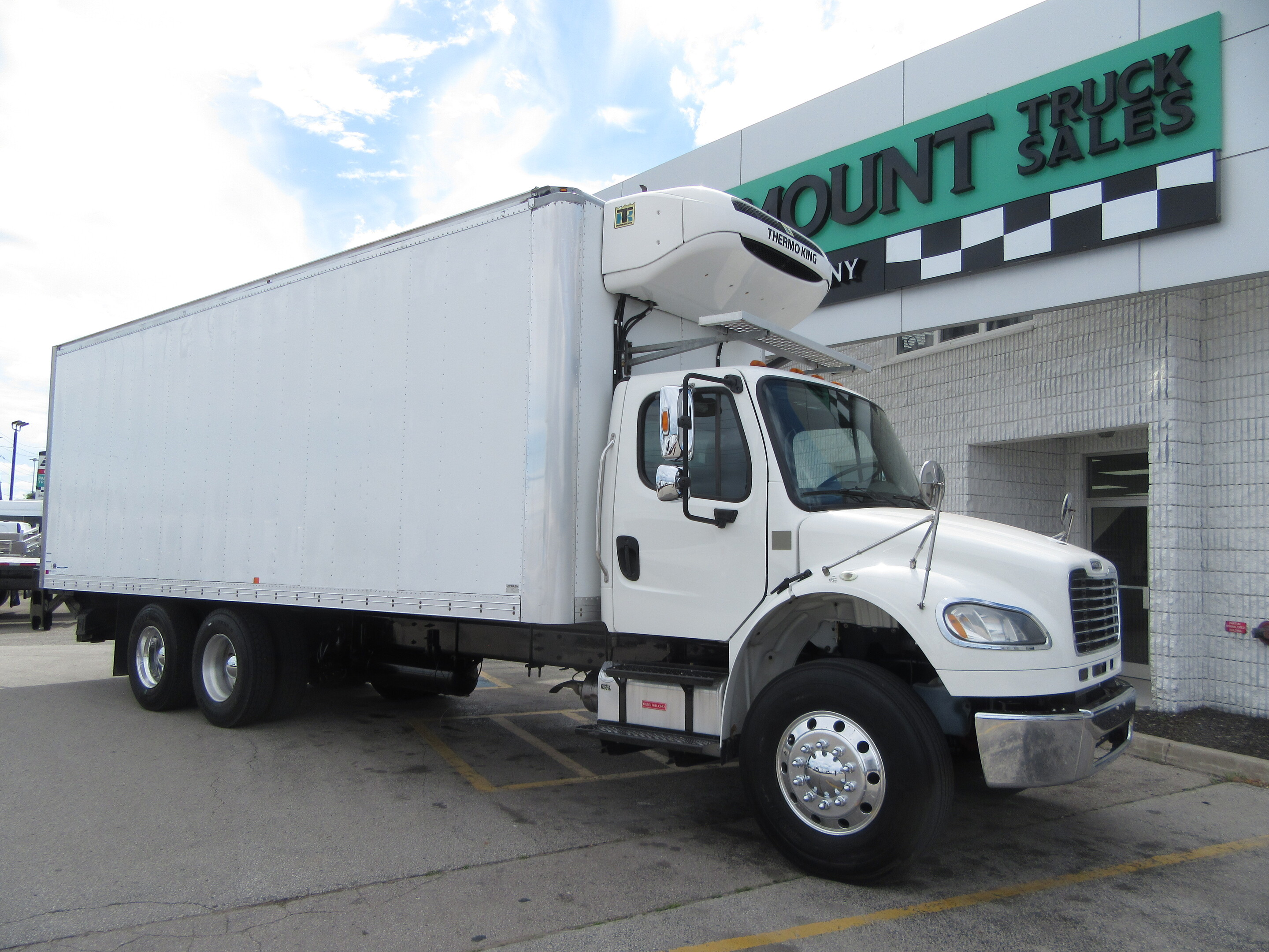 2019 Freightliner M2 106 DIESEL TANDEM AXLE 26FT REEFER BOX THERMO KING