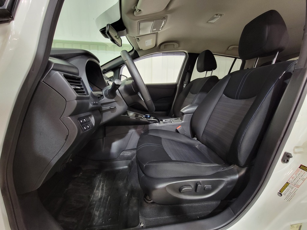 Nissan LEAF 2023