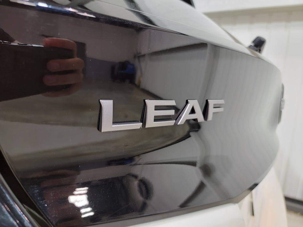 Nissan LEAF 2023