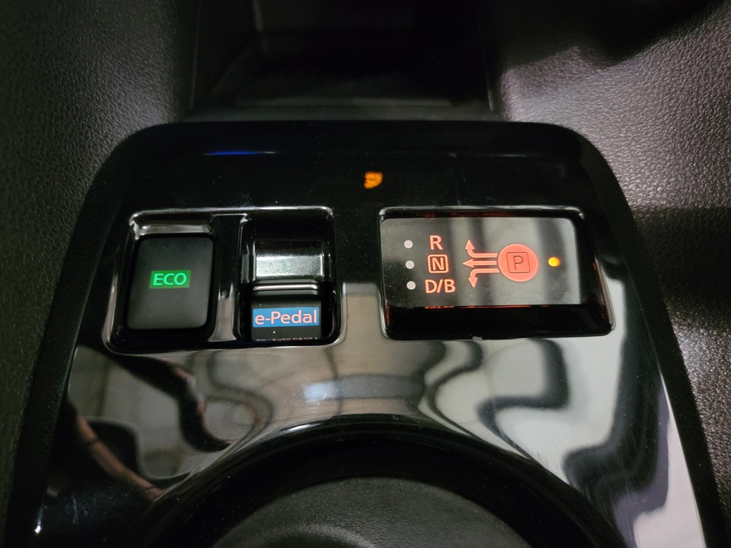 Nissan LEAF 2023
