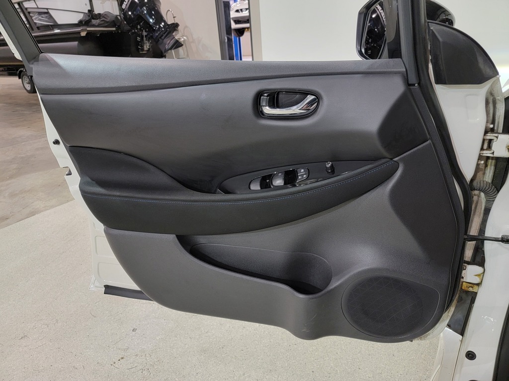 Nissan LEAF 2023