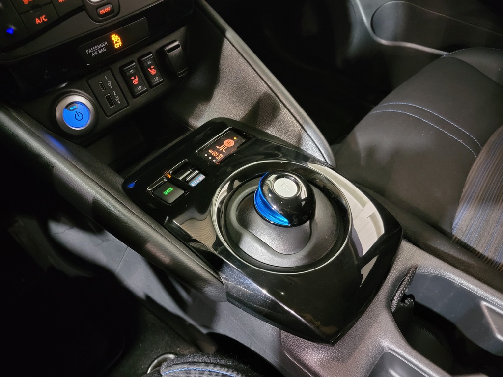 Nissan LEAF 2023