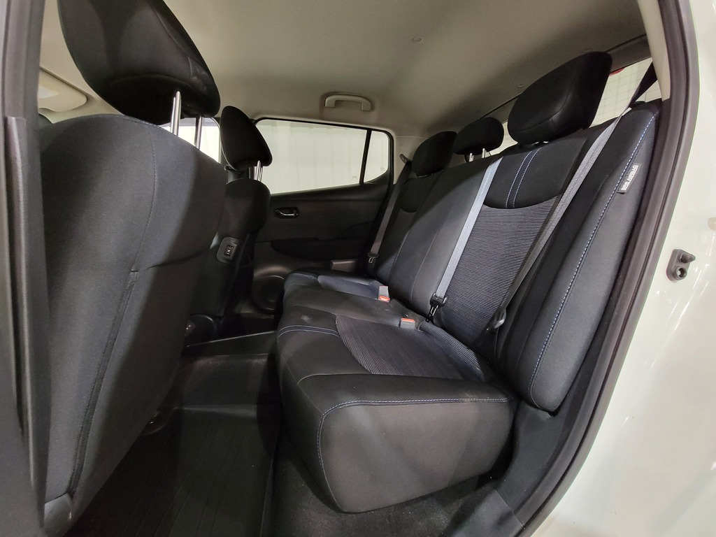 Nissan LEAF 2023