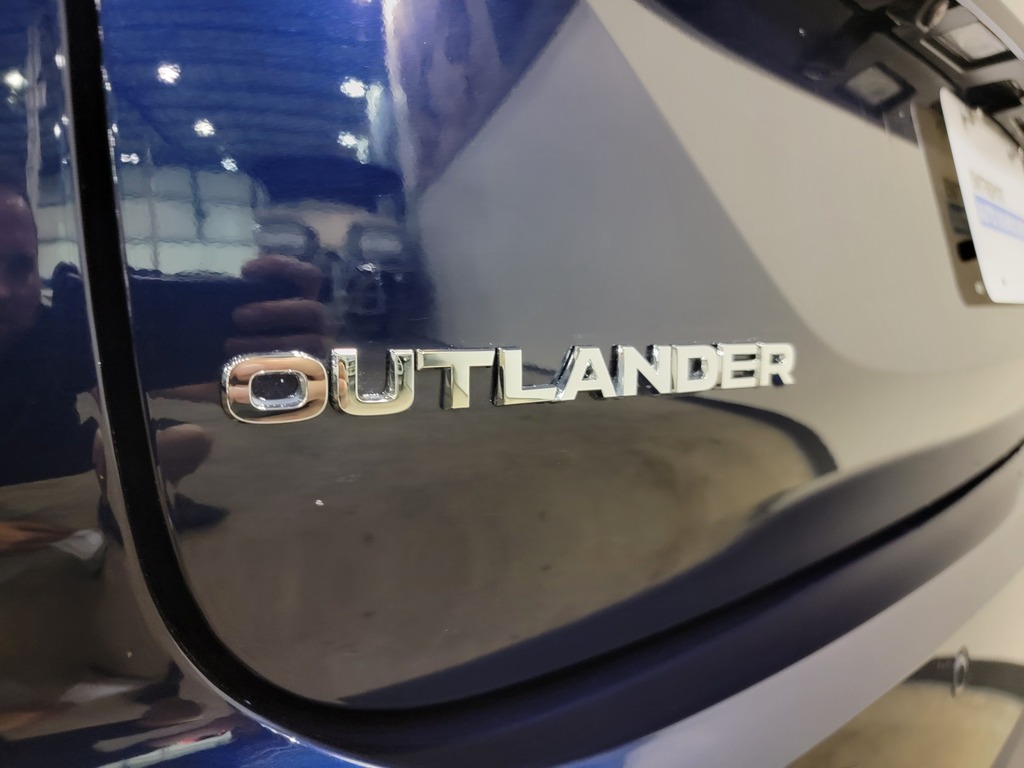 Mitsubishi Outlander PHEV 2025