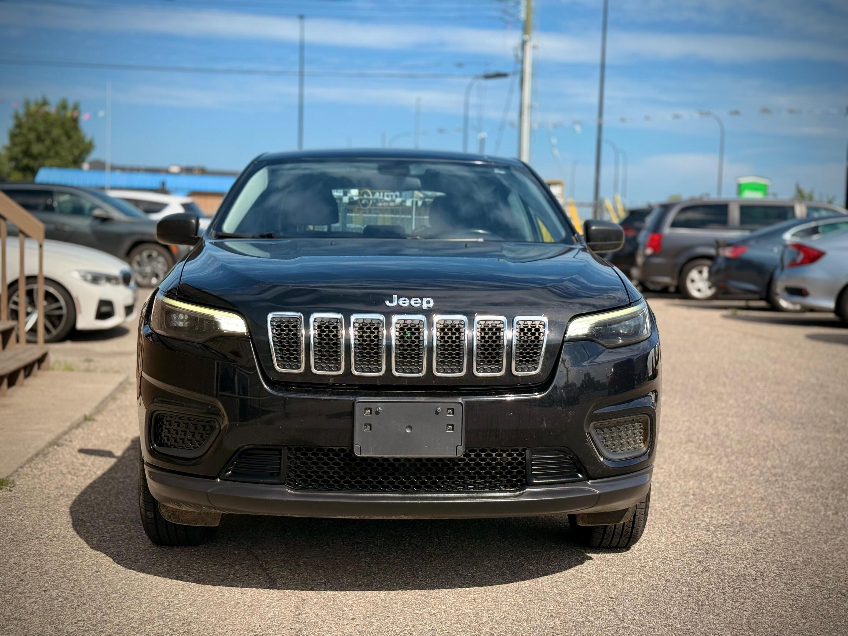 2019 Jeep Cherokee — view 2